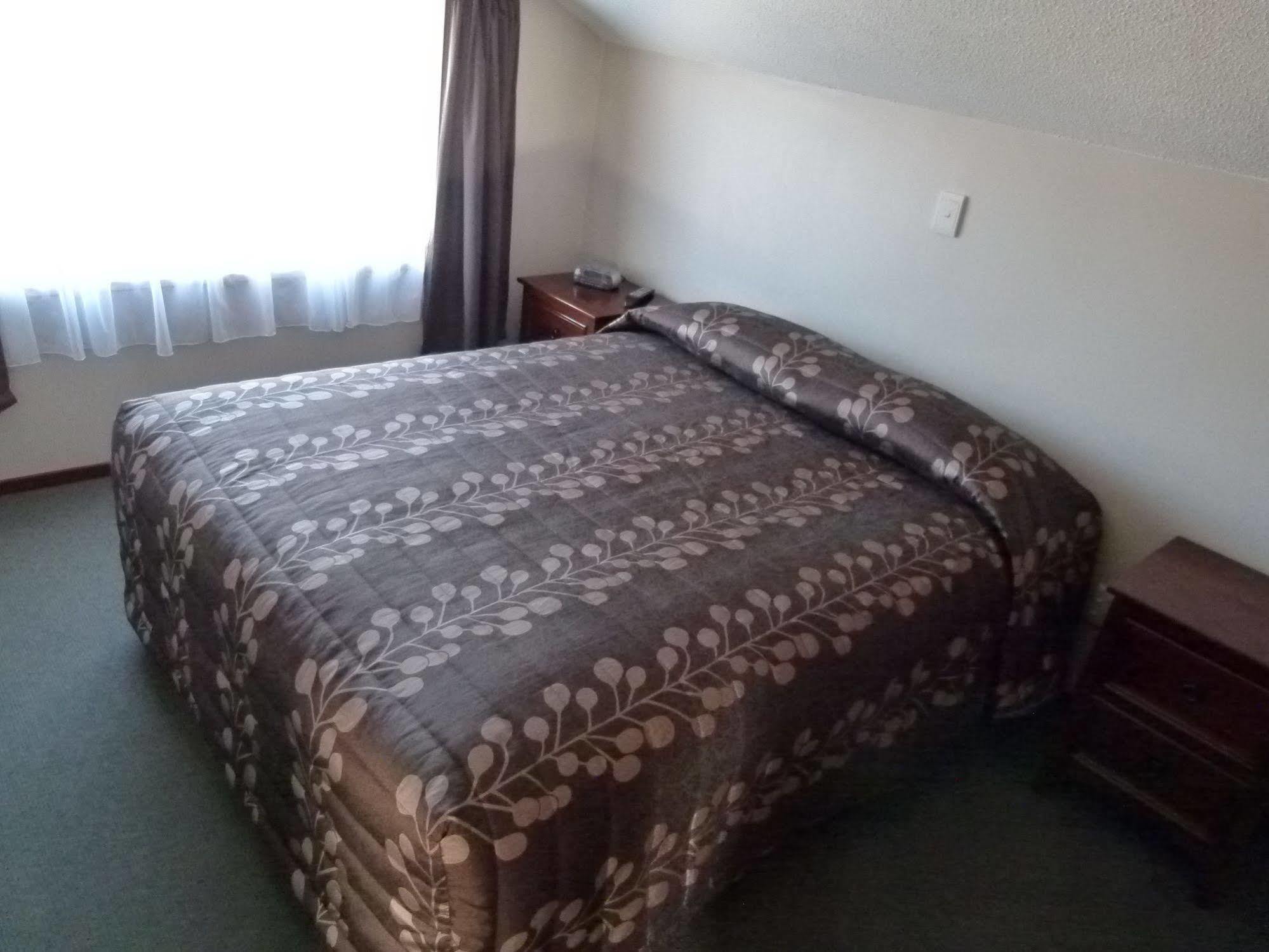 Centennial Court 3* Alexandra